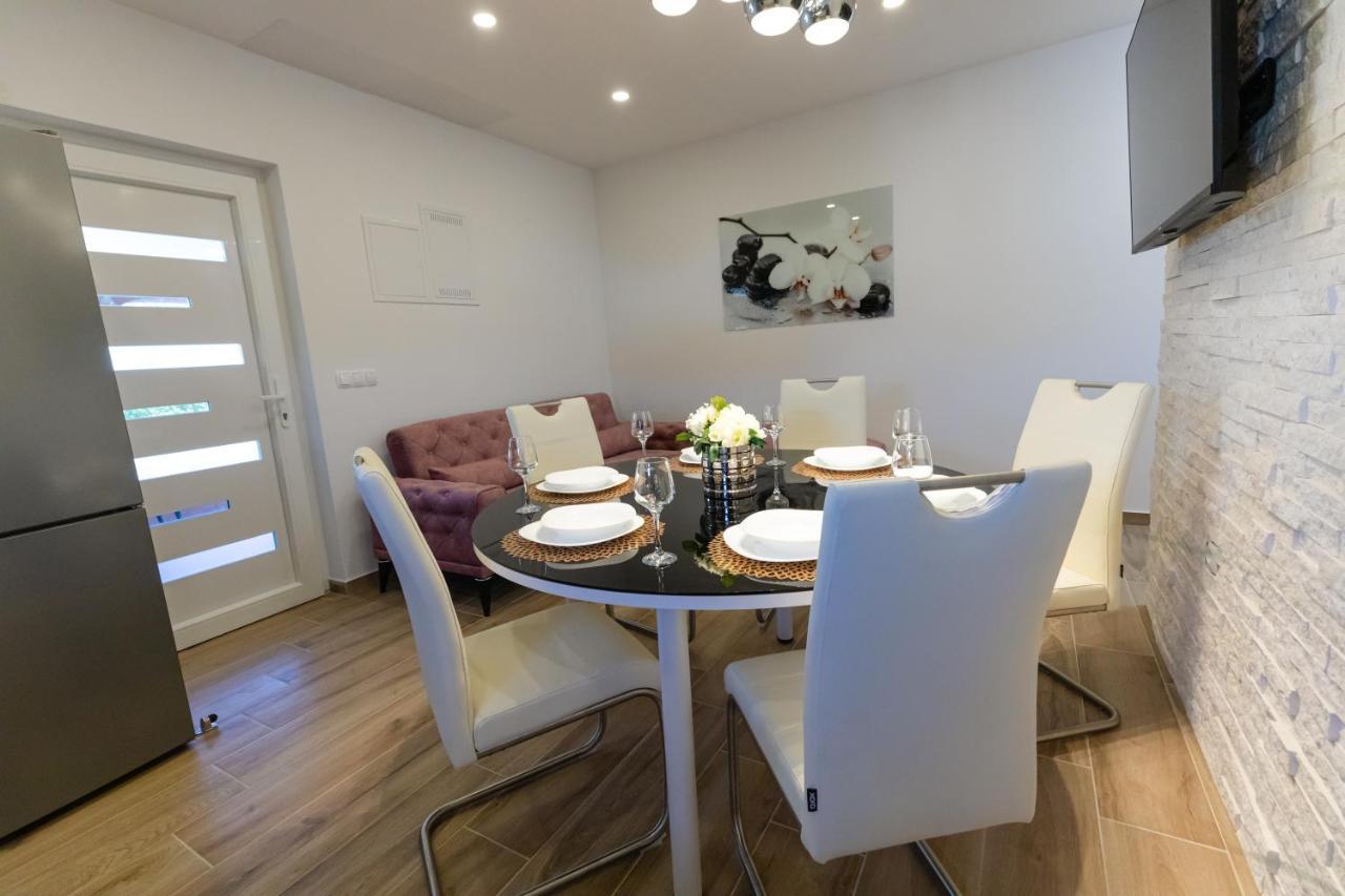 Apartman Laura Vir Exterior photo